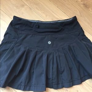 LULULEMON size 4 skirt